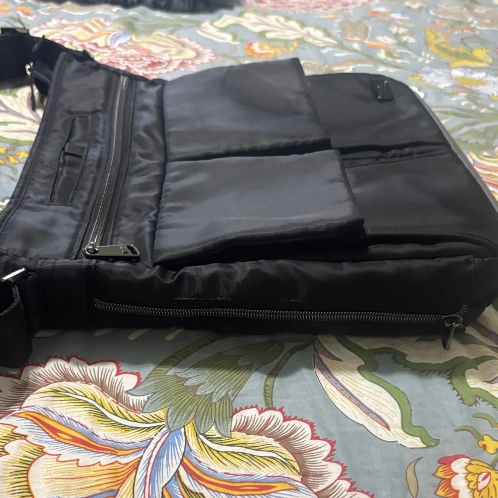 Lug Happy Camper Black Crossbody Bag - Picture 4 of 10